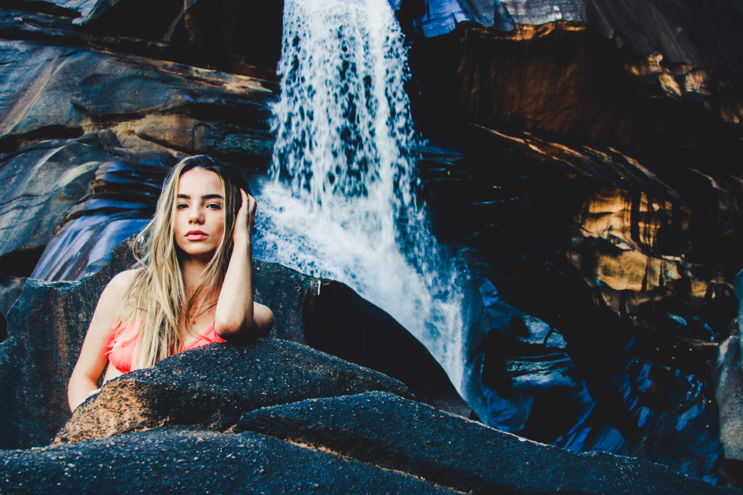 15 anos bianca cachoeira minas gerais ipatinga debutante fotos fotografo vale do aço fotografa de familia