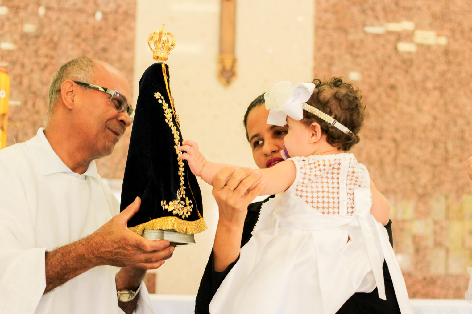 Batismo Sofia - Ipatinga - Igreja Santa Rita de Cássia -  Batismo infantil - Consagração - mamãe e bebê - batizado - vale do aço 