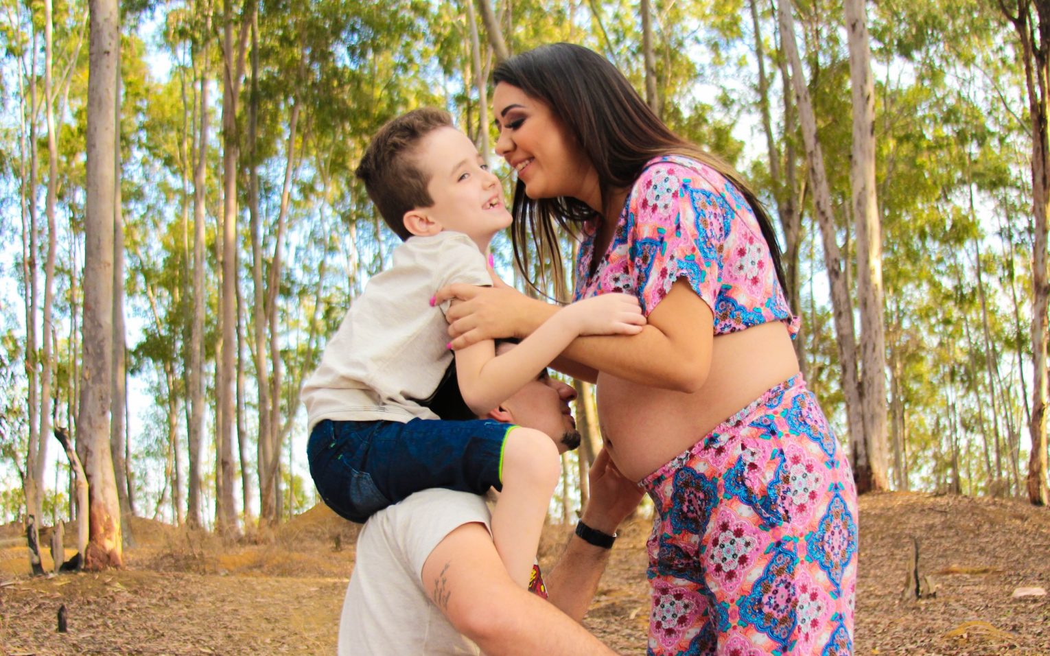 ensaio gestante ipatinga cidade nova mg minas gerais gestaçao maternidade quartinho bebe revelação amor de mãe ensaio por do sol ensaio familia ideias inspiração