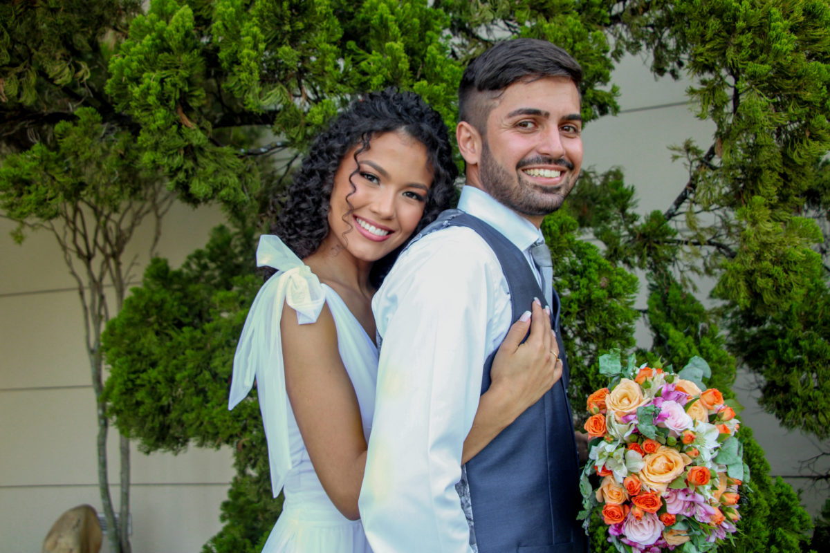 Casal noivado pré wedding ensaio casal ensaio casamento grama em Castelo Ipatinga (5)4 melhores locais públicos para ensaios no Vale do Aço