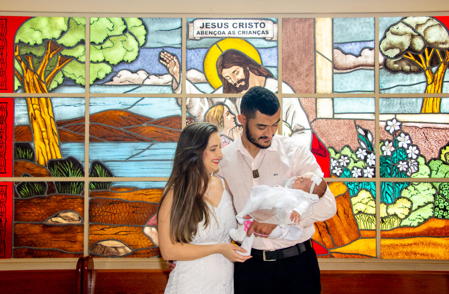 Batismo vale do aço Ipatinga fotografia de batismo fotografo fotografa de família batizado fotógrafo ipatinga fotografia de familia fotógrafo ensaio sacra sagrado momento sagrado batizado igreja católica padrinho madrinha ensaio infantil padre emoção ideia de decoração para batismo Batismo Alice - em Ipatinga