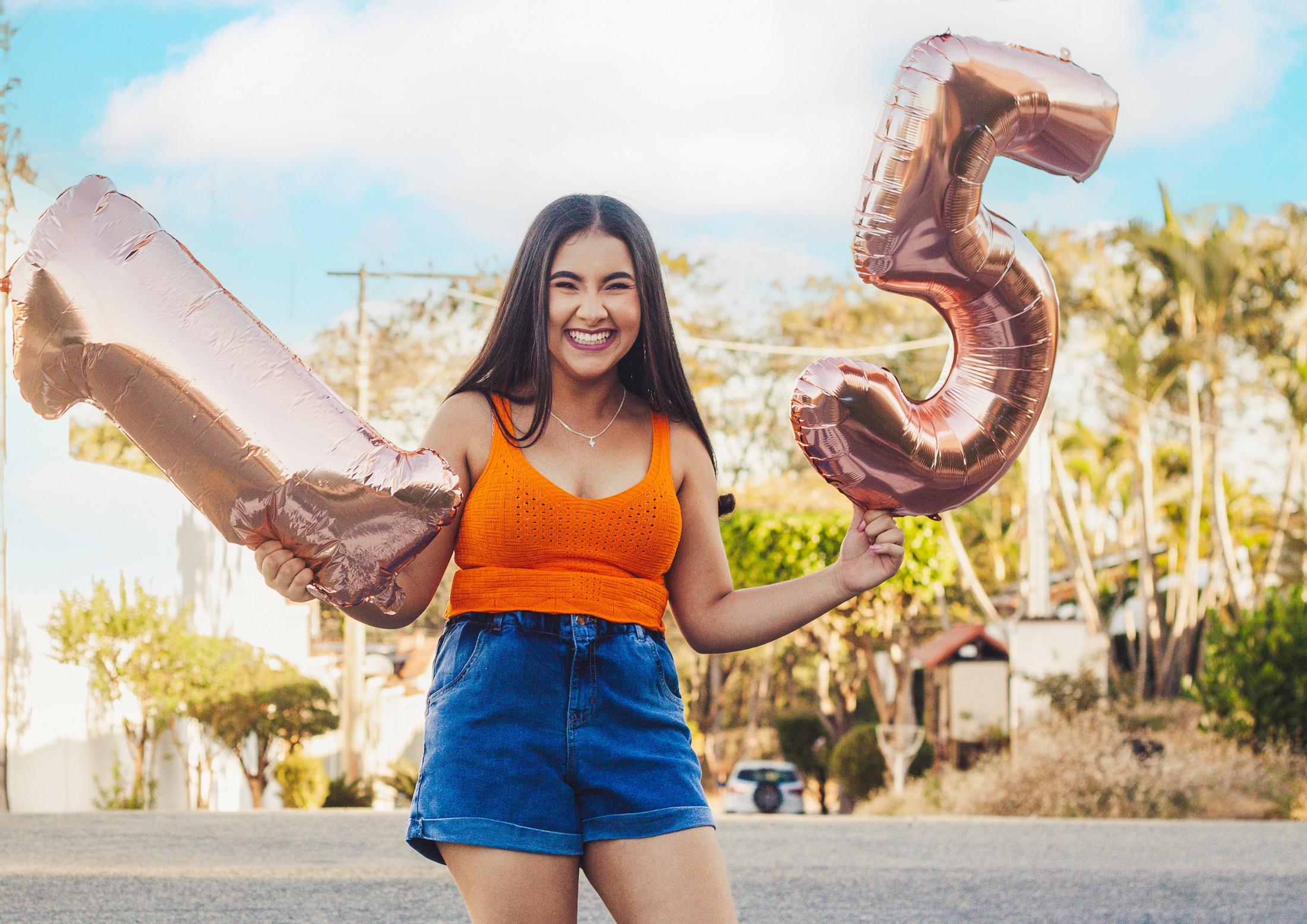 Aniversario-de-15-anos-ensaio-de-debutante-temas-Comemoracao-de-debutante-Baile-de-15-anos-cachoeira-de-debutante-Vestidos-para-debutantes-Decoracao-para-fotografo-ipatinga ebutante-ensaio-15-anos-ensaio-feminino-em-estacionamento-fotos-em-estacionamento-fotos-no-shopping-Vale-do-Aco-fotografo-ipatinga-fotos-em-carrossel